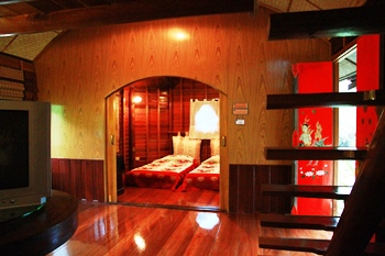 ที่พักแก่งกระจาน คุ้มทอง ประตู-ห้องนอนชั้นล่าง(1)